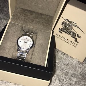 Pre owned burberry watch